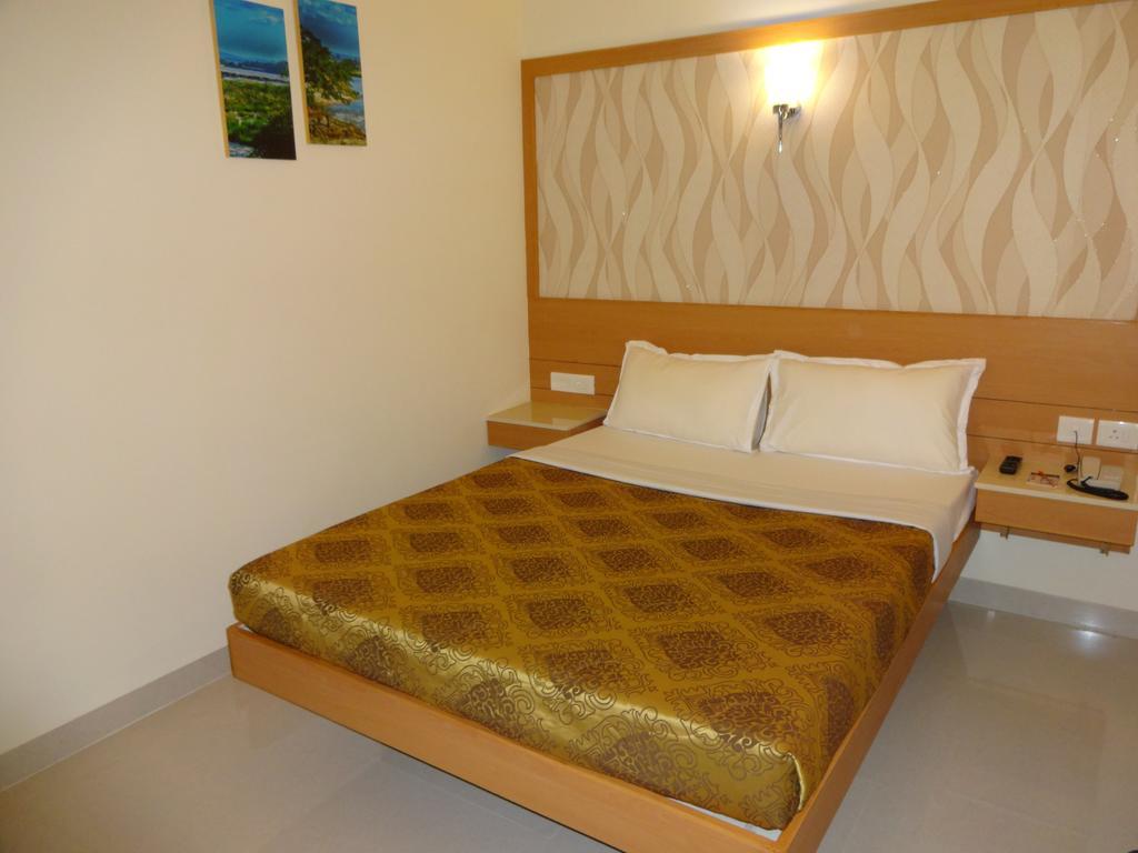 Hotel Le Grand Коимбаторе Екстериор снимка