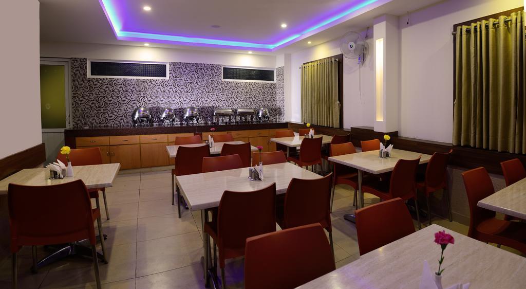 Hotel Le Grand Коимбаторе Екстериор снимка