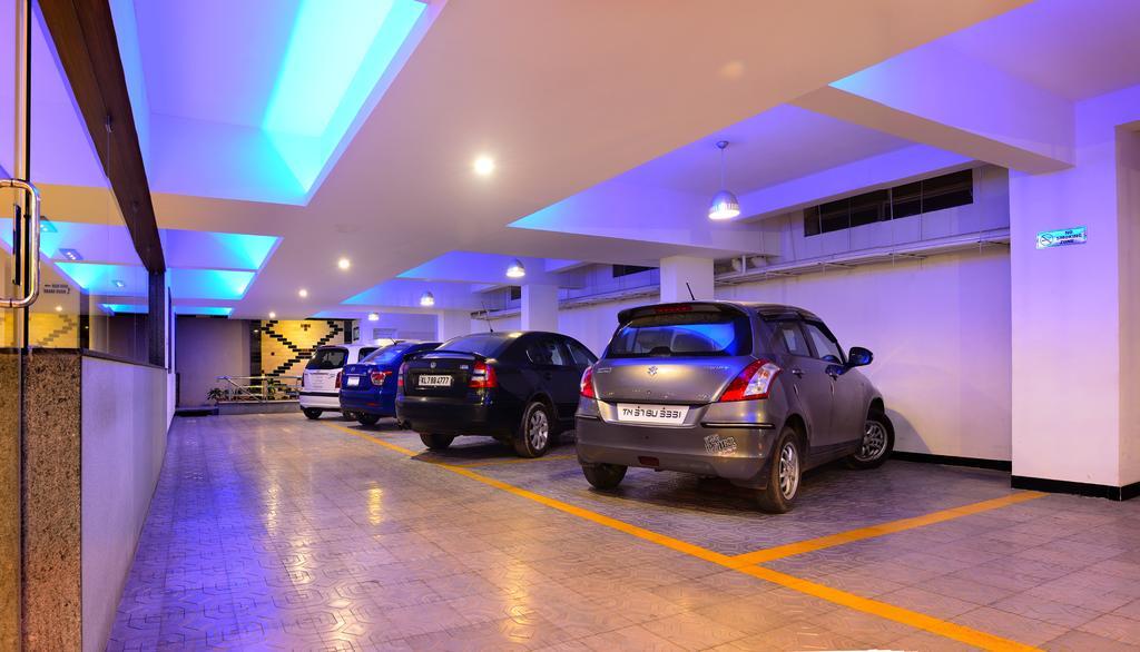 Hotel Le Grand Коимбаторе Екстериор снимка
