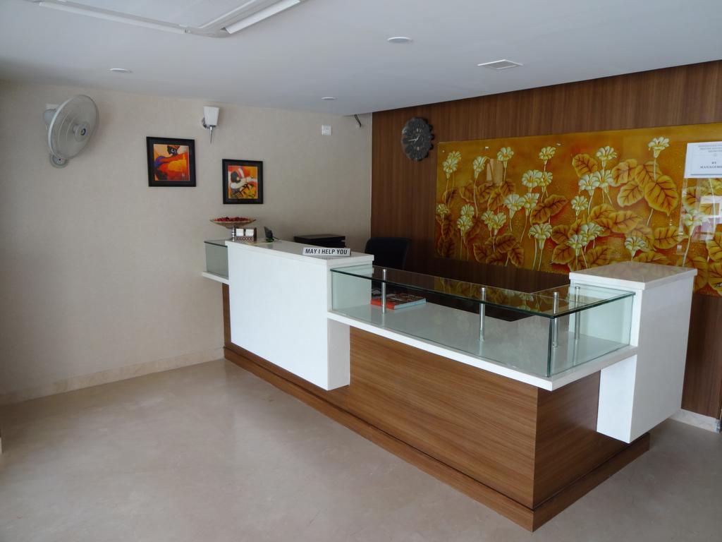 Hotel Le Grand Коимбаторе Екстериор снимка