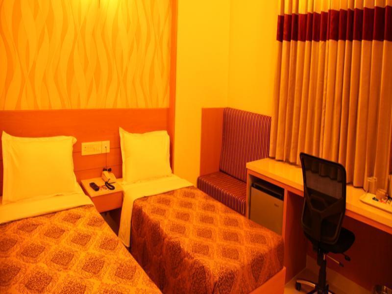Hotel Le Grand Коимбаторе Екстериор снимка